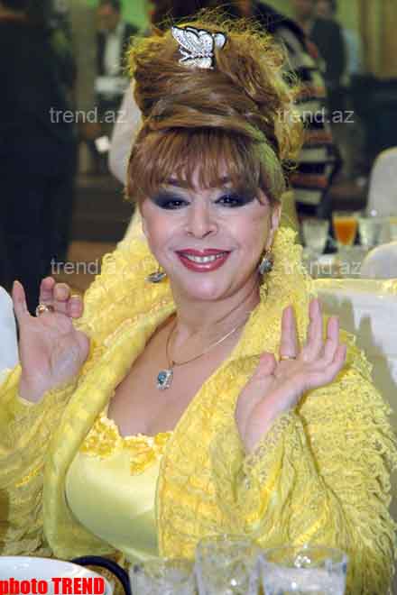 Азербайджанская Барби выступила против титулованных особ свадебного рынка